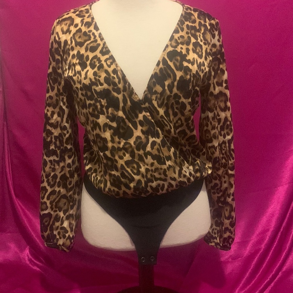 BBDakoda Leopard print XS bodysuit with spandex bottom closure thick material